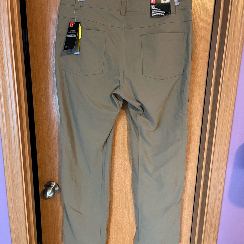 Under Armour Straight Leg Pants in Light Khaki
